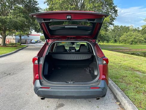 Used 2021 Toyota RAV4 XLE FWD image 11