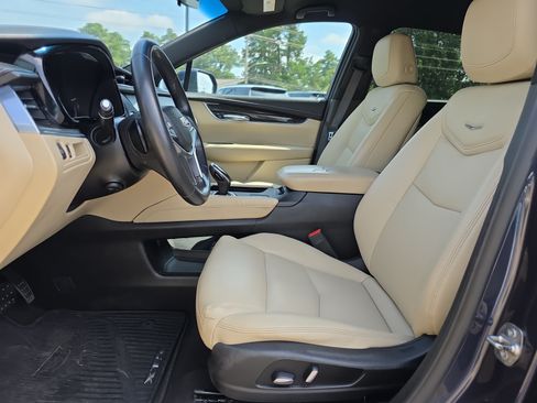 Used 2019 Cadillac XT5 FWD image 10