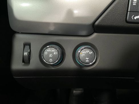 Used 2017 Chevrolet Suburban LT image 21