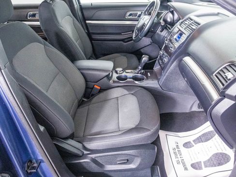 Used 2019 Ford Explorer XLT image 41