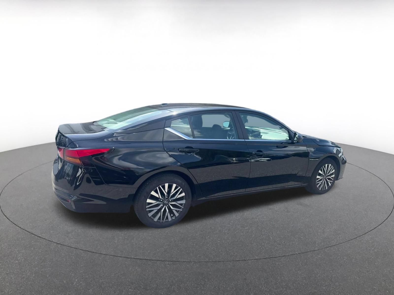 Used 2026 Nissan Altima 2.5 SV FWD image 13