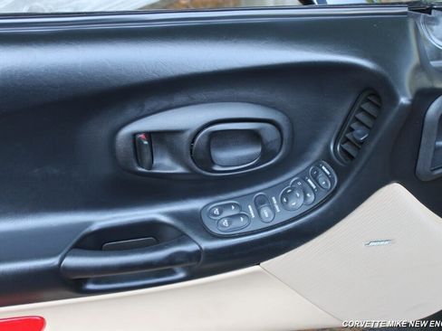 Used 2002 Chevrolet Corvette Convertible w/ Preferred Equipment Group2 image 35