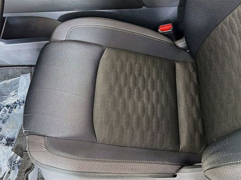 Used 2024 Nissan Pathfinder S image 19