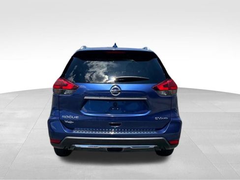 Used 2017 Nissan Rogue SV w/ SV Premium Package AWD/4WD image 6