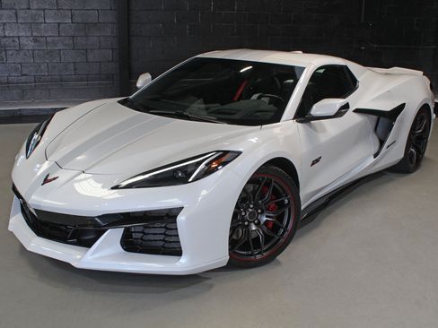 Used 2023 Chevrolet Corvette Z06 RWD image 6