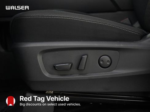 Used 2025 Nissan Pathfinder SV AWD/4WD image 23