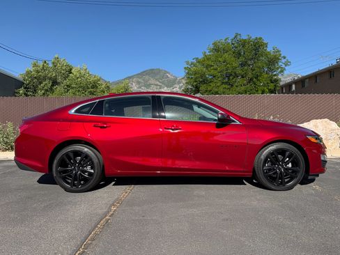 Used 2025 Chevrolet Malibu LT FWD image 2