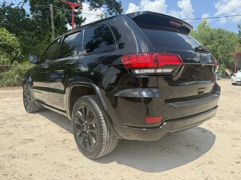 Used 2019 Jeep Grand Cherokee Altitude RWD image 8