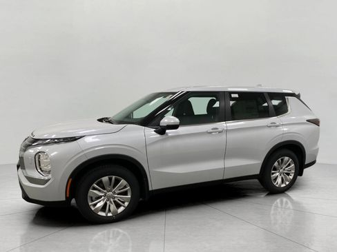 New 2026 Mitsubishi Outlander ES image 7