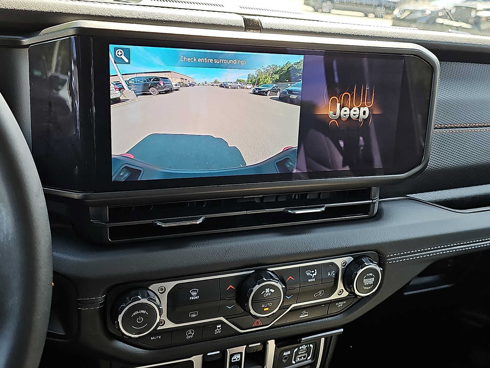 Used 2026 Jeep Gladiator Mojave AWD/4WD image 18