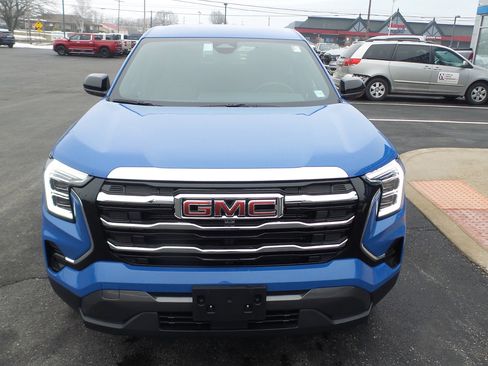 Used 2025 GMC Terrain Elevation image 3