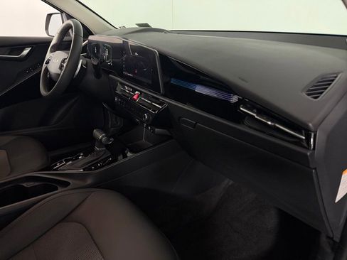 Used 2025 Kia Niro EX FWD image 31