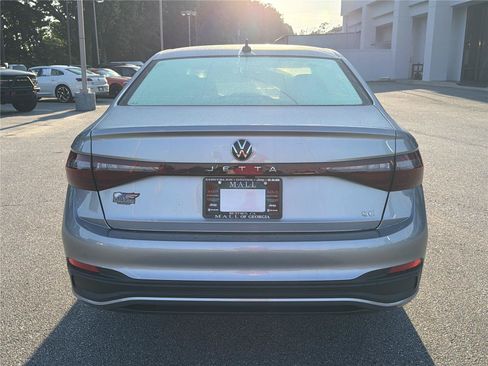 Used 2026 Volkswagen Jetta SE FWD image 6