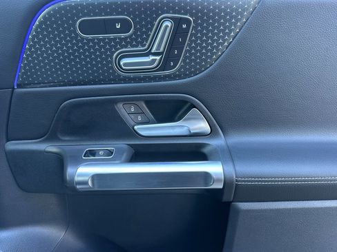 Used 2025 Mercedes-Benz GLB 250 250 image 22