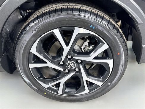 Certified 2022 Toyota C-HR XLE image 28