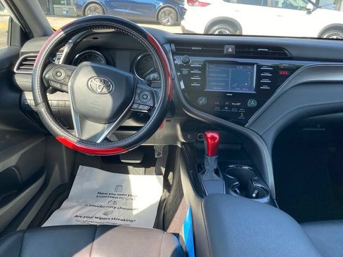 Used 2020 Toyota Camry SE FWD image 9