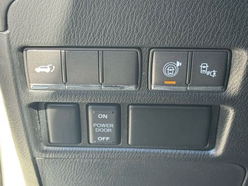 Used 2015 INFINITI QX80 2WD w/ Deluxe Technology Package image 23