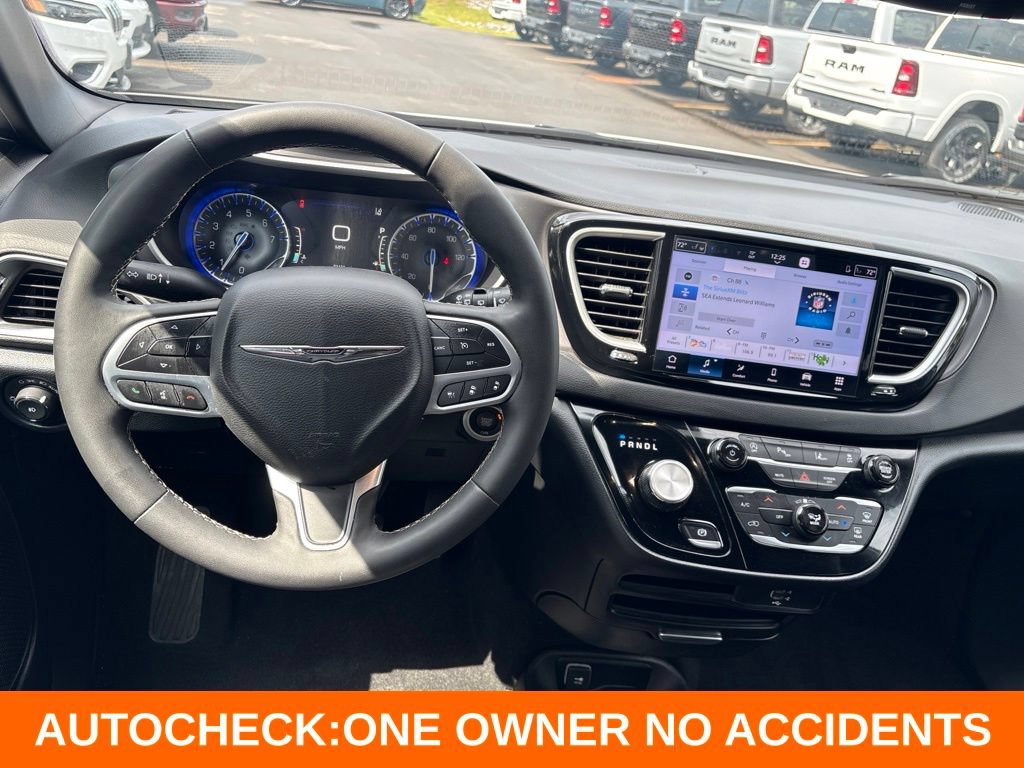 Used 2026 Chrysler Pacifica Select FWD image 5