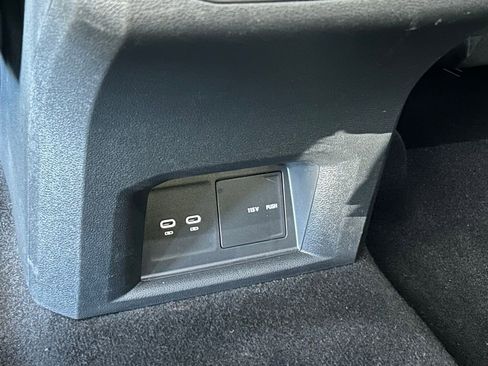 Used 2022 Volkswagen Atlas Cross Sport SE w/ Black Wheel Package image 44