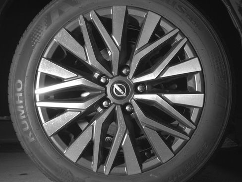 Used 2025 Nissan Altima 2.5 SV FWD image 15