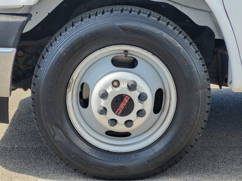 Used 2018 GMC Savana 4500 w/ Power Convenience Package RWD image 10
