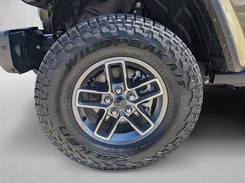 Used 2025 Jeep Gladiator Mojave AWD/4WD image 24