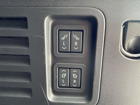 Used 2026 Buick Enclave Avenir AWD/4WD image 29