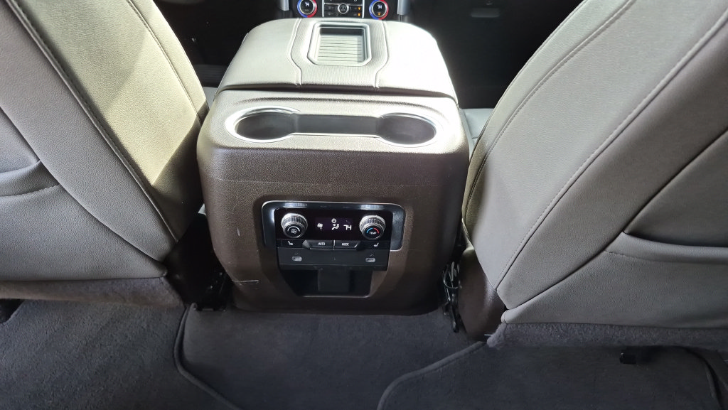 Used 2023 GMC Yukon XL SLT w/ SLT Luxury Package AWD/4WD image 22