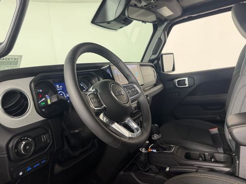 Certified 2025 Jeep Wrangler Unlimited Sahara image 21