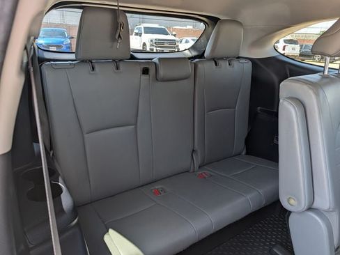 Used 2020 Toyota Highlander XLE FWD image 29