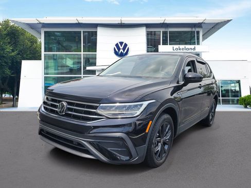 Used 2024 Volkswagen Tiguan SE FWD image 2