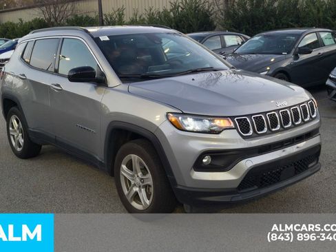 Used 2024 Jeep Compass Latitude image 19