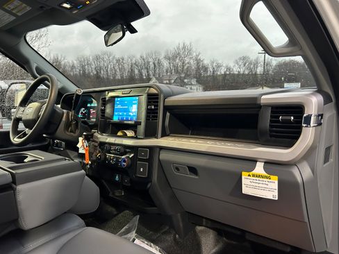New 2026 Ford F550 4x4 Regular Cab Super Duty image 31