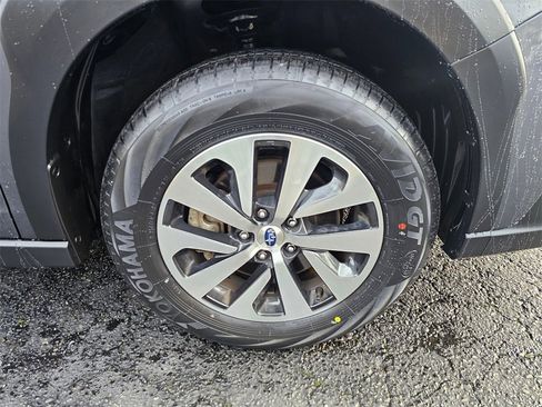 Used 2023 Subaru Outback Premium image 9