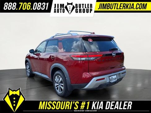 Used 2023 Nissan Pathfinder SL AWD/4WD image 18