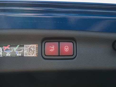 New 2026 Mercedes-Benz C 300 4MATIC Sedan image 11