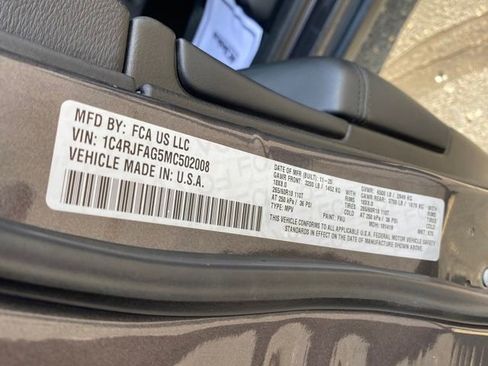 Used 2021 Jeep Grand Cherokee Laredo w/ Security & Convenience Group image 25