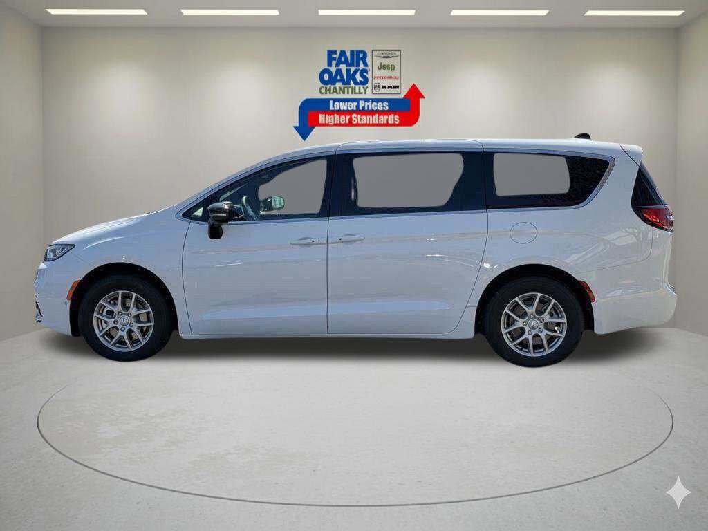 New 2026 Chrysler Pacifica Select FWD image 9