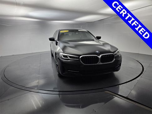 Certified 2022 BMW 530i w/ Convenience Package image 3