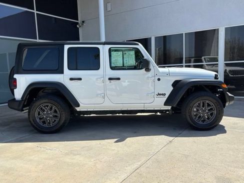 Used 2025 Jeep Wrangler Unlimited Sport AWD/4WD image 2