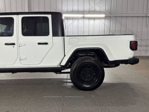 Used 2022 Jeep Gladiator Sport AWD/4WD image 11