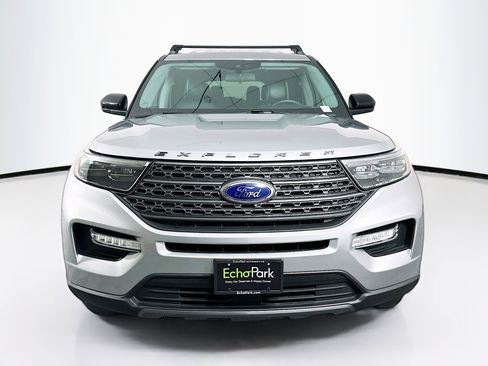 Used 2022 Ford Explorer XLT w/ Equipment Group 202A image 2