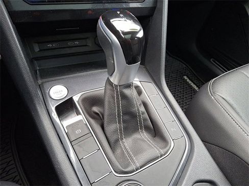 Used 2024 Volkswagen Tiguan SE R-Line image 15