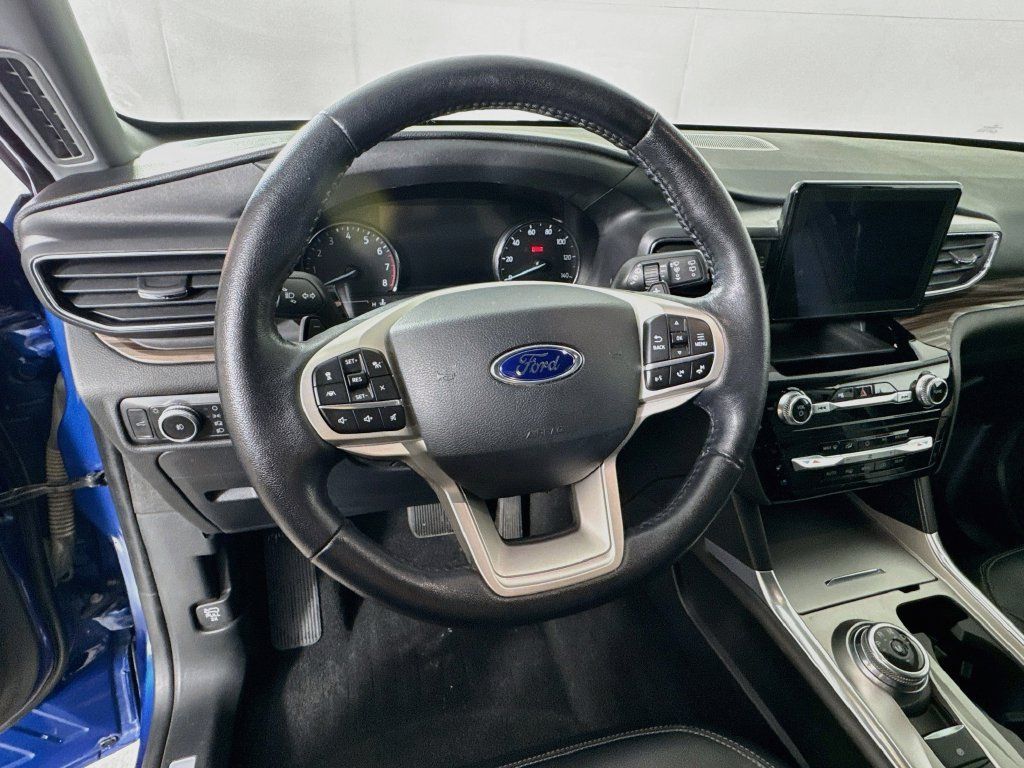 Used 2021 Ford Explorer Limited w/ Equipment Group 301A RWD image 12