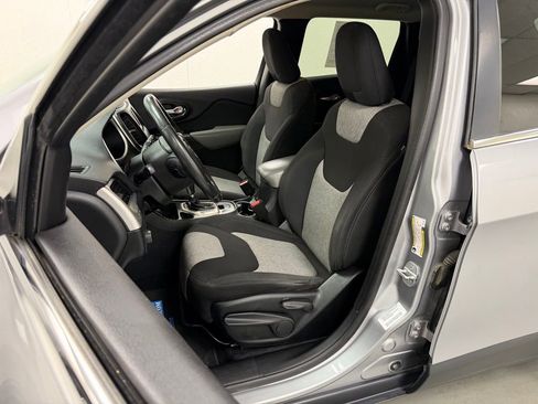 Used 2014 Jeep Cherokee Latitude FWD image 19