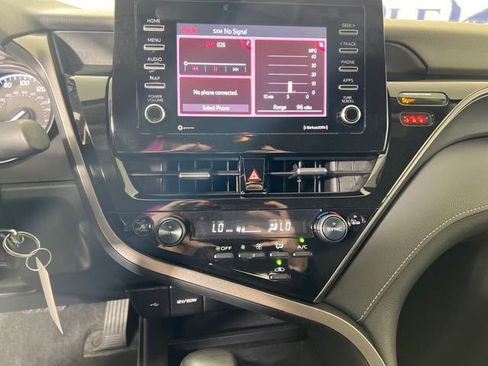 Used 2024 Toyota Camry SE image 18