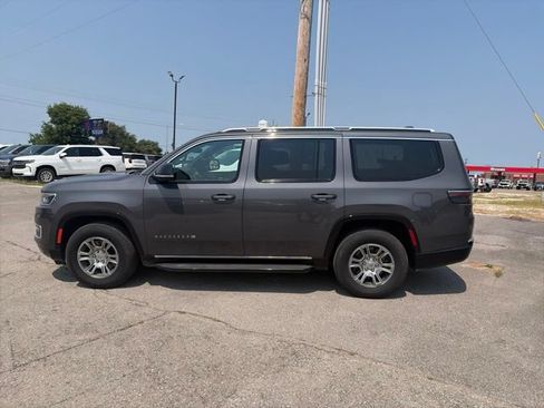 Used 2023 Jeep Wagoneer 4WD image 3