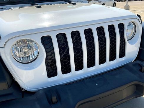 Used 2020 Jeep Gladiator Sport w/ Quick Order Package 24S image 37