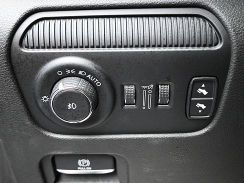 Used 2024 Jeep Wagoneer L Series II w/ Flexible Seating Group AWD/4WD image 12