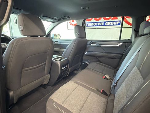 Used 2025 GMC Acadia Elevation image 25